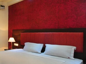 Ropa de cama de alta calidad, escritorio, camas supletorias