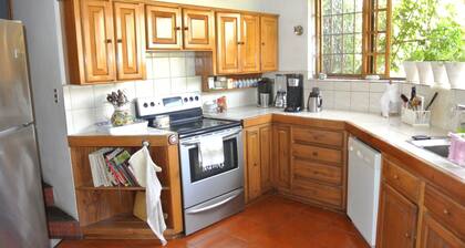 Beautiful and cozy house in Escazú, ideal for medical treatment stays in CR