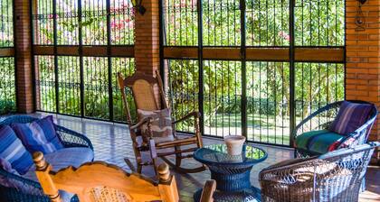 Beautiful and cozy house in Escazú, ideal for medical treatment stays in CR