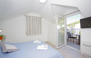 3 bedrooms, in-room safe, travel crib, free WiFi