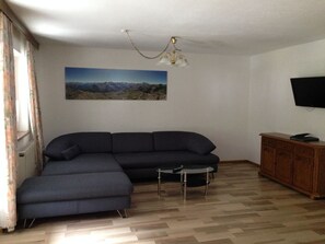 Appartement (2 / incl. € 85,- final cleaning fee) | Salle de séjour | Téléviseur à écran plat