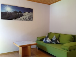 Apartment (1) | Living area | Flat-screen TV - Alpinhotel Zerres (Gaschurn)