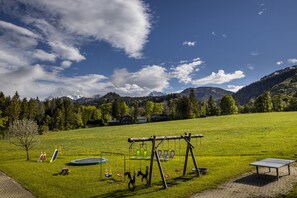 Property grounds - Schlafende Hexe, 1-4 Personen, ca. 45 qm, 2 Schlafzimmer, Wohnküche (Bischofswiesen)