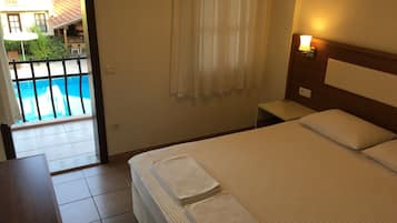 Chambre Double Standard | Coffres-forts dans les chambres, bureau, Wi-Fi gratuit, draps fournis