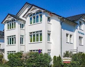 Exterior - Apartment 04 on the 1st floor - Villa Meernixe - only 50 meters to the Baltic Sea beach (Binz)