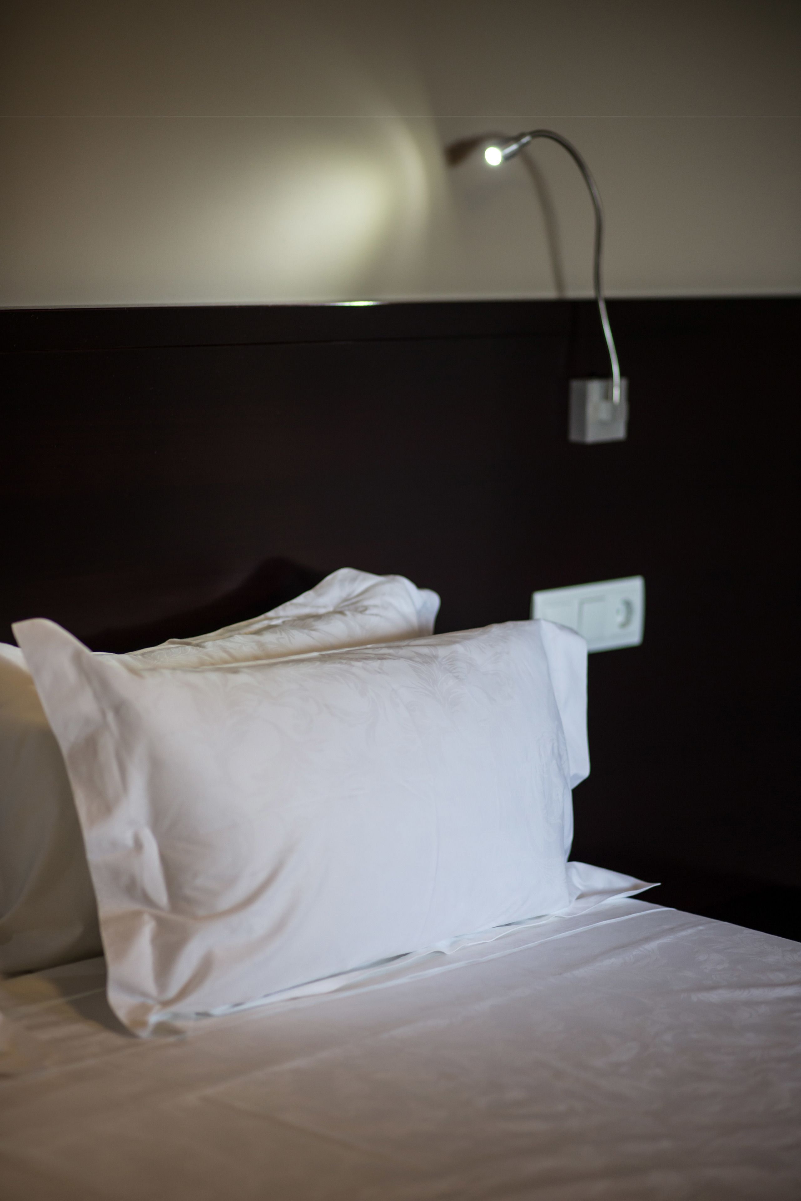 Minibar, escritorio, cortinas blackout y wifi gratis 