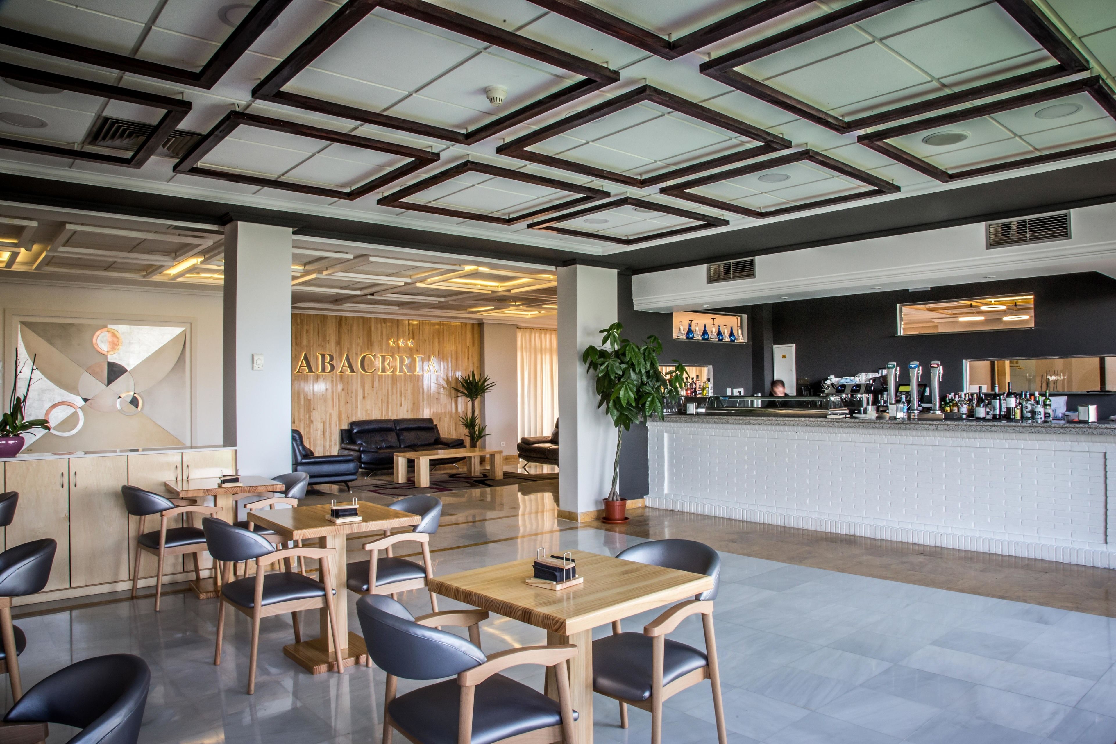 serves breakfast and dinner