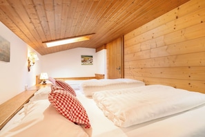 1 chambre, fer et planche à repasser, accès à Internet, literie fournie