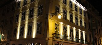 MeraPrime Gold Design Hotel