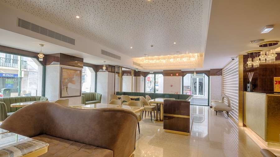 MeraPrime Gold Design Hotel