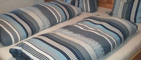 2 bedrooms, WiFi, bed sheets