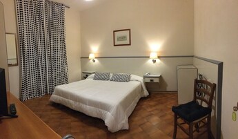 Classic Single Room, 1 Double Bed | Premium bedding, minibar, in-room safe, desk