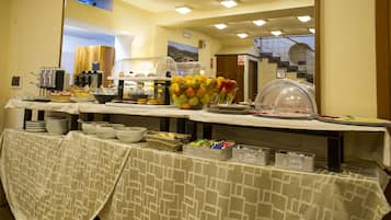 Colazione a buffet, servita tutte le mattine (7 EUR a persona)