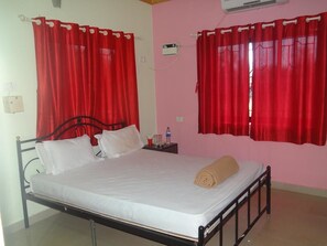 Deluxe-Zimmer, Raucher, Balkon | Hochwertige Bettwaren, Zustellbetten, kostenloses WLAN