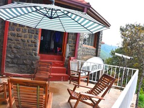 Habitación Confort, 2 camas matrimoniales, vista a la montaña | Balcón