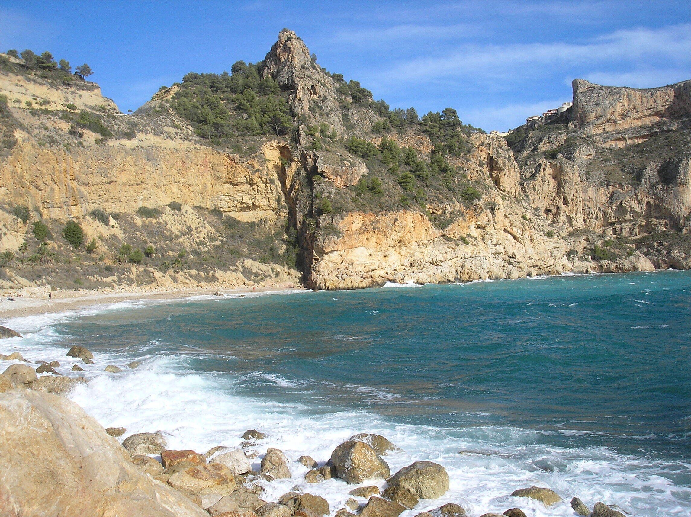 Beach nearby, sun loungers