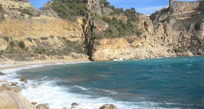 Large holiday house with private pool, 6 people, free WiFi, sea view, quiet