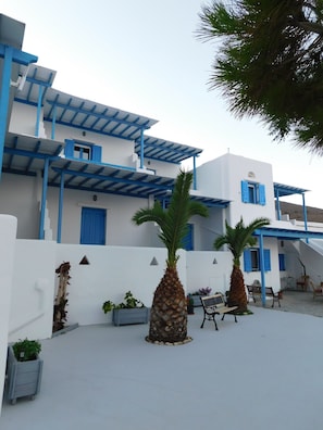 Property grounds - Studio Elisabeth (Tinos)