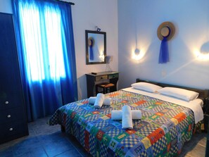 1 chambre, coffres-forts dans les chambres, fer et planche à repasser