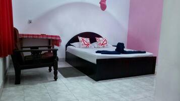 Una cassaforte in camera, una scrivania, Wi-Fi gratuito