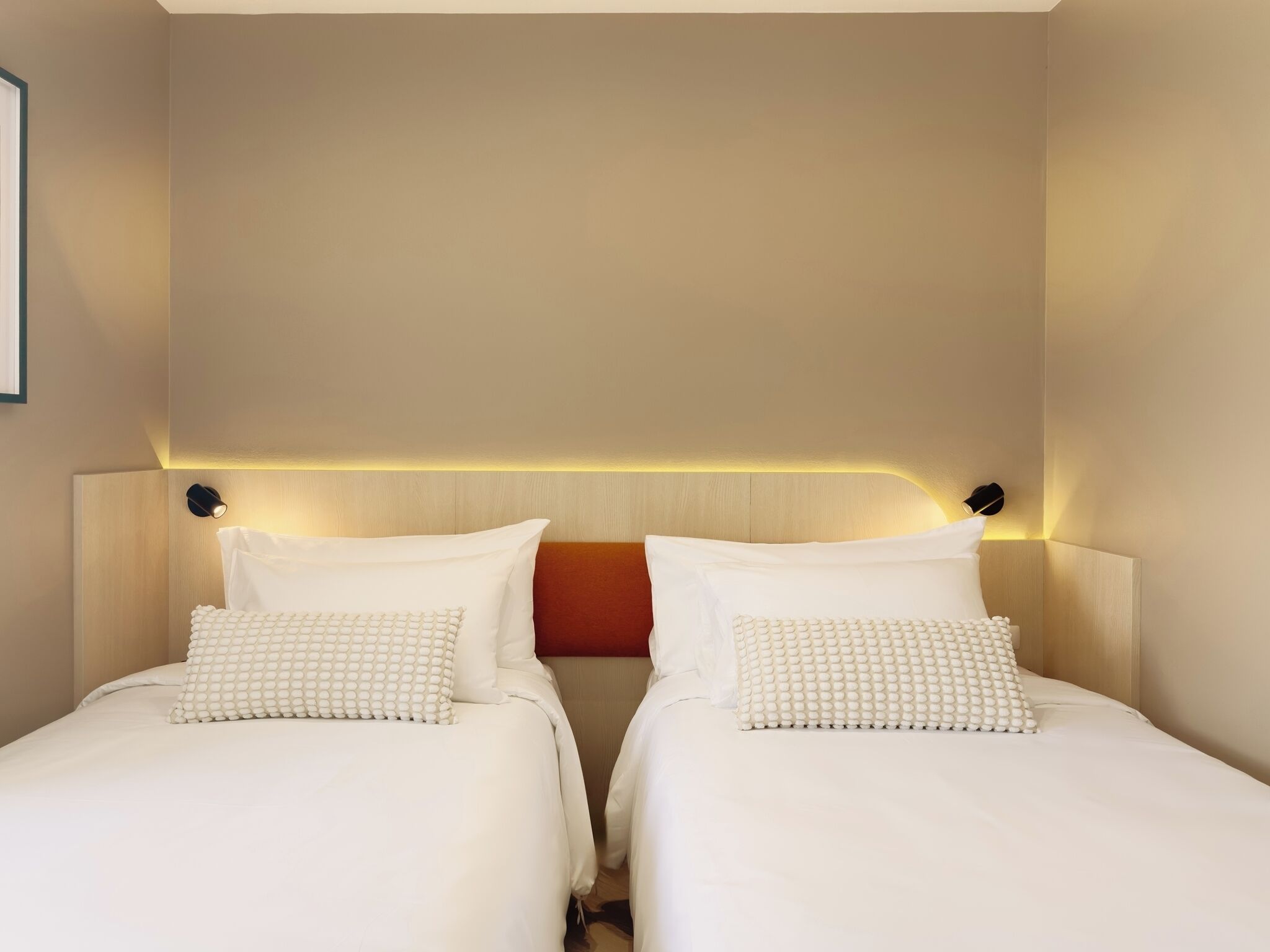 Superior Twin Room Only | Laptop workspace, blackout drapes, free WiFi