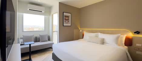 Espacio para trabajar con laptop, cortinas blackout y wifi gratis