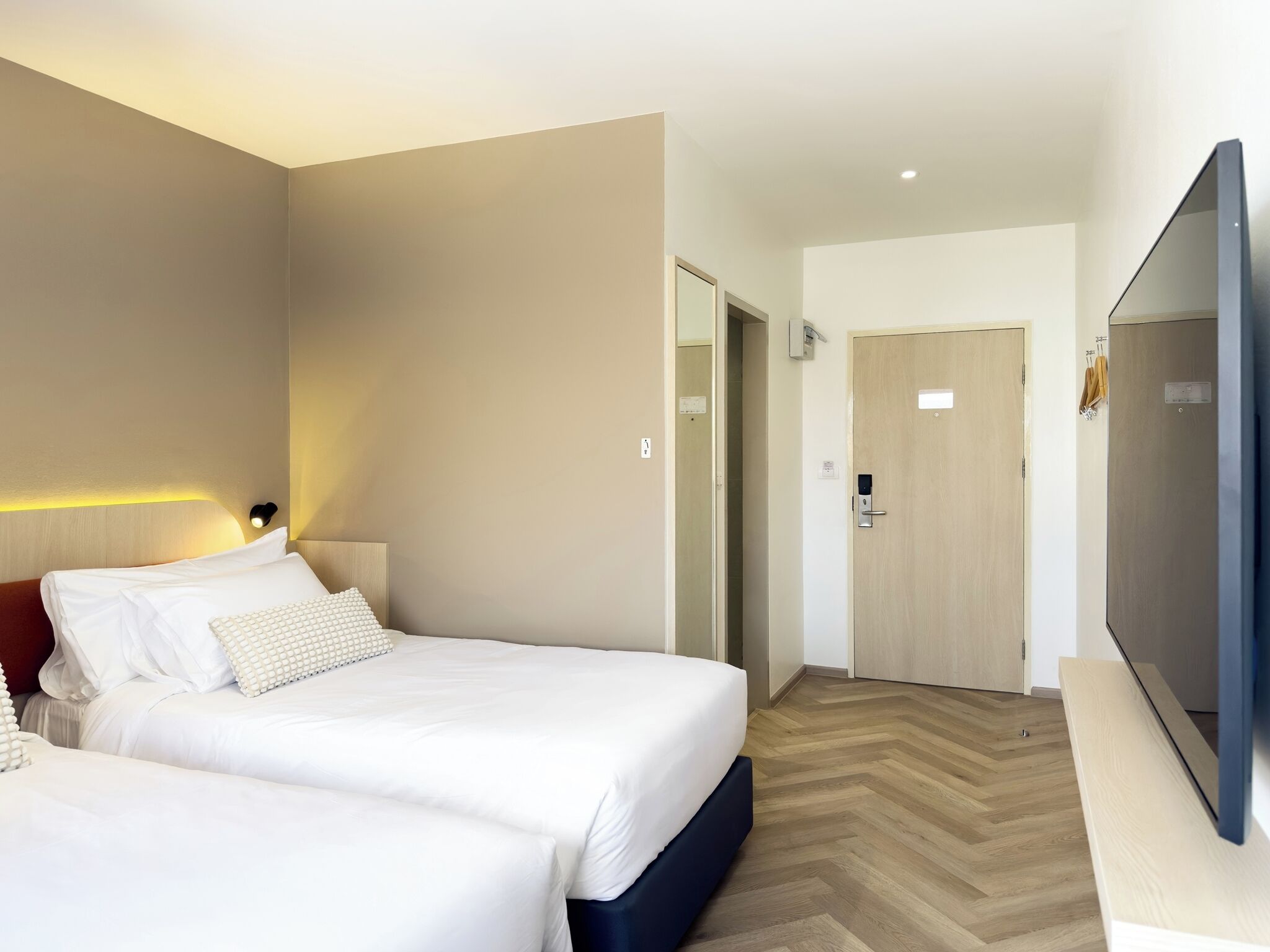 Superior Twin Room Only | Laptop workspace, blackout drapes, free WiFi