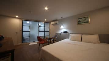 Standard Room | Free minibar, desk, free WiFi