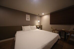 Standard Room | Free minibar, desk, free WiFi - We've Motel (Busan)