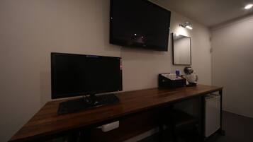 Standard Room | Free minibar, desk, free WiFi