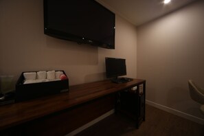 Standard Room | Free minibar, desk, free WiFi - We've Motel (Busan)