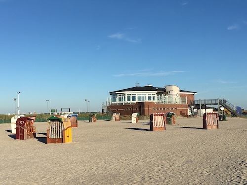 Maison de vacances récemment meublée et rénovée à Neßmersiel. Quartier calme. Fi