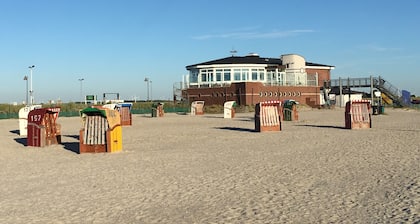 Maison de vacances rĂ©cemment meublĂ©e et rĂ©novĂ©e Ă NeĂmersiel. Quartier calme. Fi