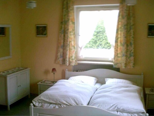 1 bedroom, internet, bed sheets