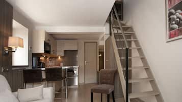 City-Maisonette, eigenes Bad, Stadtblick (Musigny) | Zimmerausstattung