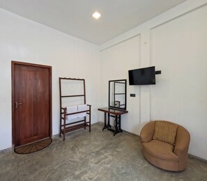 Comfort Double Room, 1 Bedroom | 1 bedroom, premium bedding, minibar, desk - Surf Bay Villa (Dikwella)