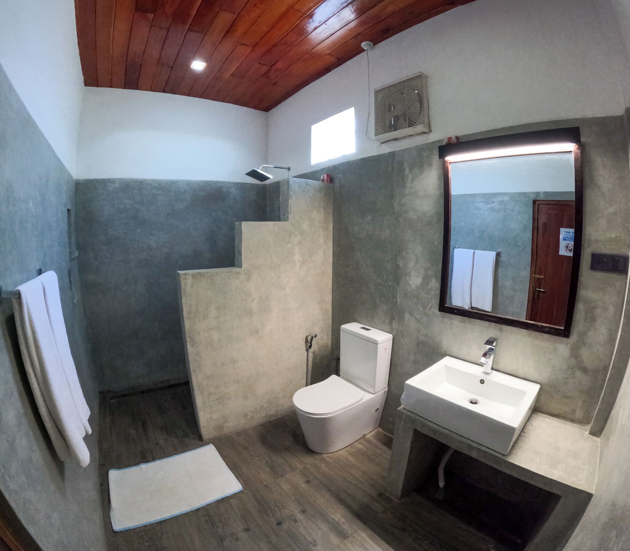 Comfort villa, Meerdere bedden | Badkamer | Een douche, gratis toiletartikelen, een haardroger, pantoffels