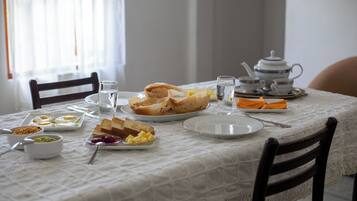 Alimentos y bebidas