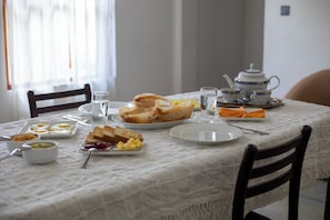 Food and drink - Surf Bay Villa (Dikwella)
