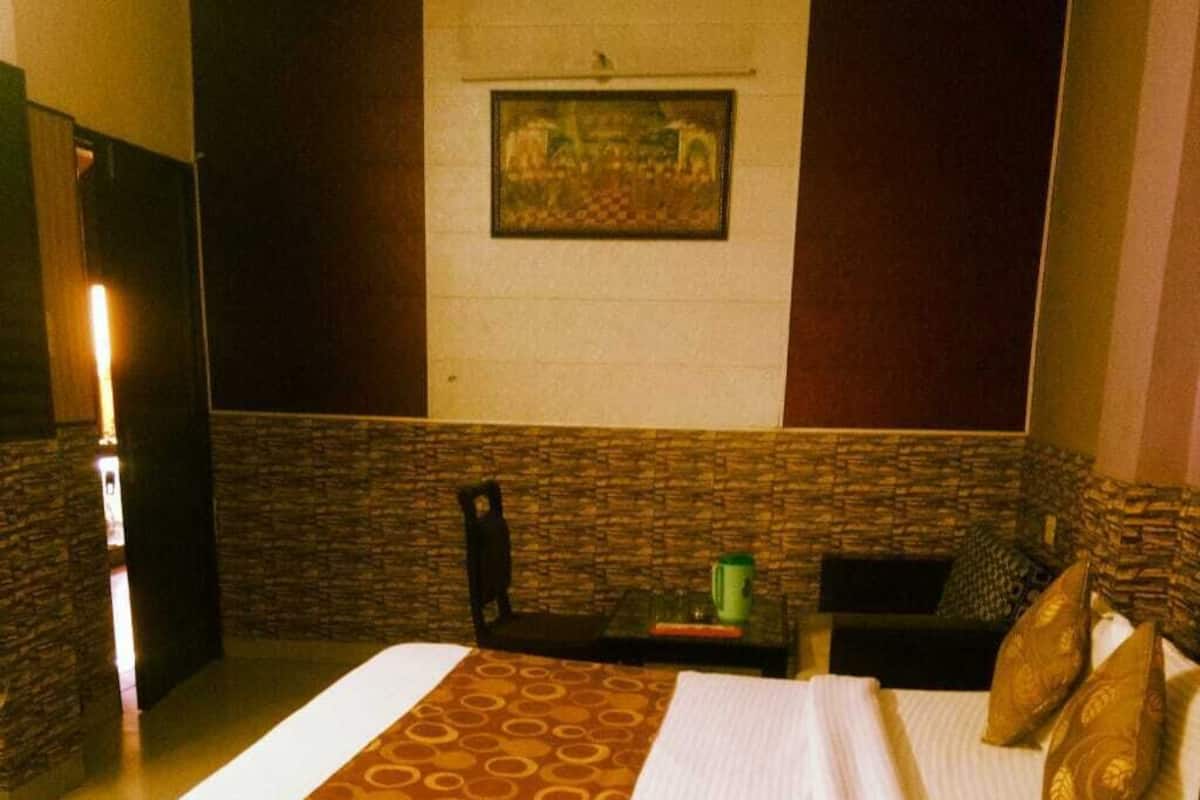Phòng Deluxe | Bàn, giường gấp/giường phụ (phụ phí)