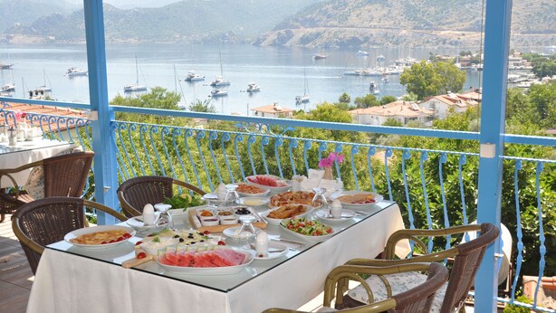 2 restaurants; breakfast, lunch and dinner served  - Lacivert Boutique Hotel (Marmaris)