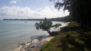 På stranden och strandhanddukar