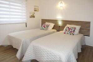 2 bedrooms, iron/ironing board, travel cot, free WiFi