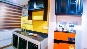 A compact kitchen with a sink, a small countertop, and a refrigerator. - Walking Street Residence - Boutique Suites (Pattaya)
