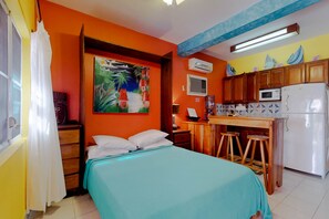 Iron/ironing board, internet, bed sheets - Ocean-view studio with pool, WiFi & partial AC - steps from the beach (San Pedro)