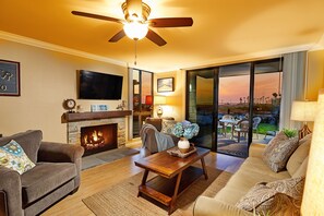 Smart TV, fireplace, DVD player, foosball - Sounds of the Ocean Harbor Views Walk to Shop and Dine. (Oceanside)