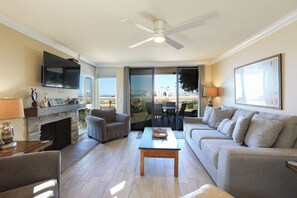 Smart TV, fireplace, DVD player, table football