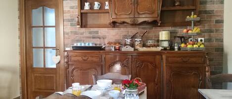 Free daily continental breakfast
