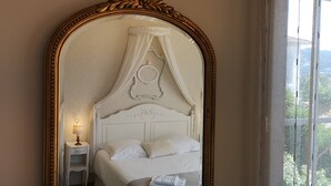 Dobbeltrom – superior, 1 queensize-seng, eget bad (Romantique) | Sengetøy av topp kvalitet, dundyner, safe på rommet og lydisolert