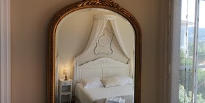 Superior Double Room, 1 Queen Bed, Ensuite (Romantique)